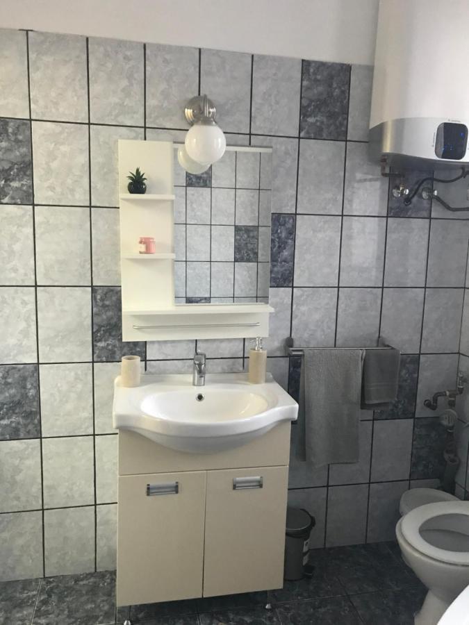 Appartement Garsoniera Mandrilor à Slănic Extérieur photo