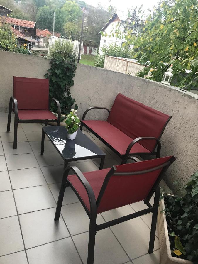 Appartement Garsoniera Mandrilor à Slănic Extérieur photo
