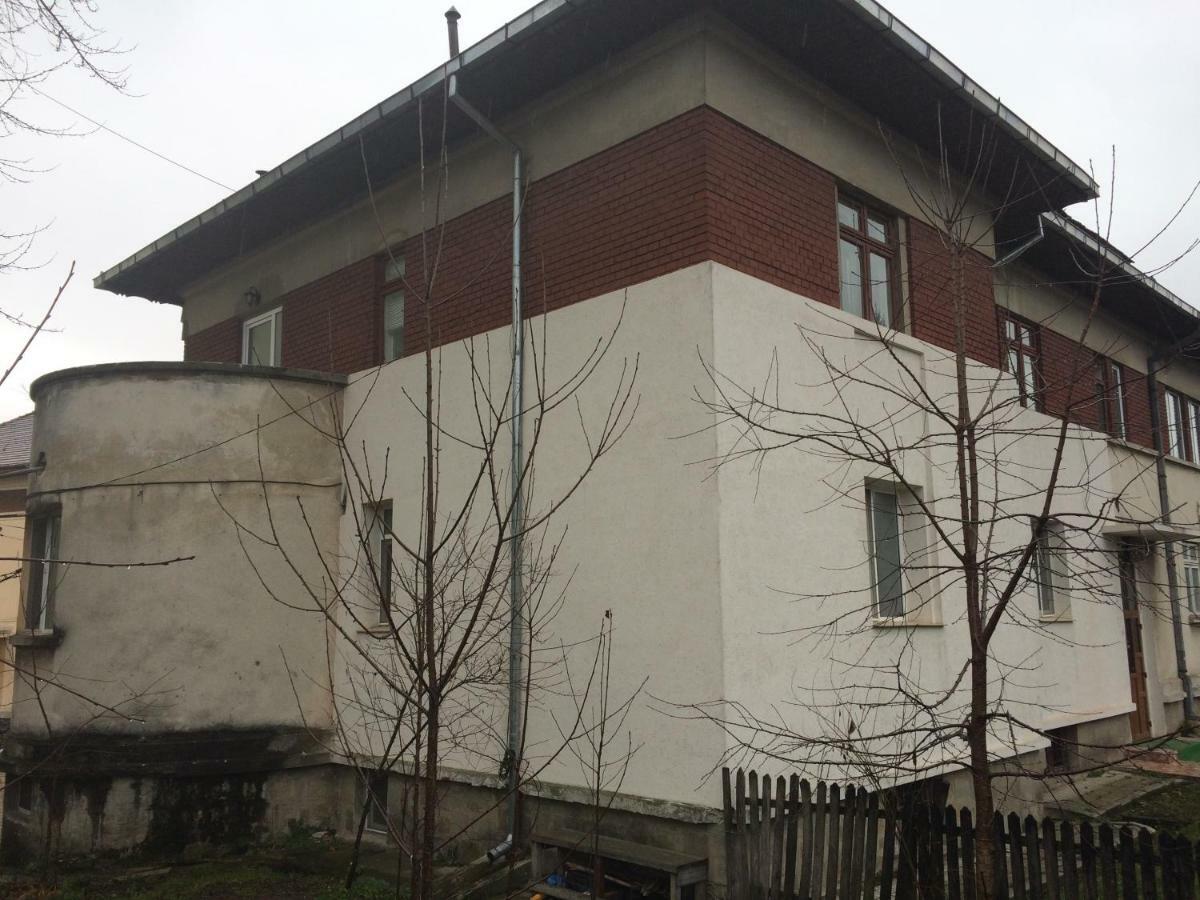 Appartement Garsoniera Mandrilor à Slănic Extérieur photo