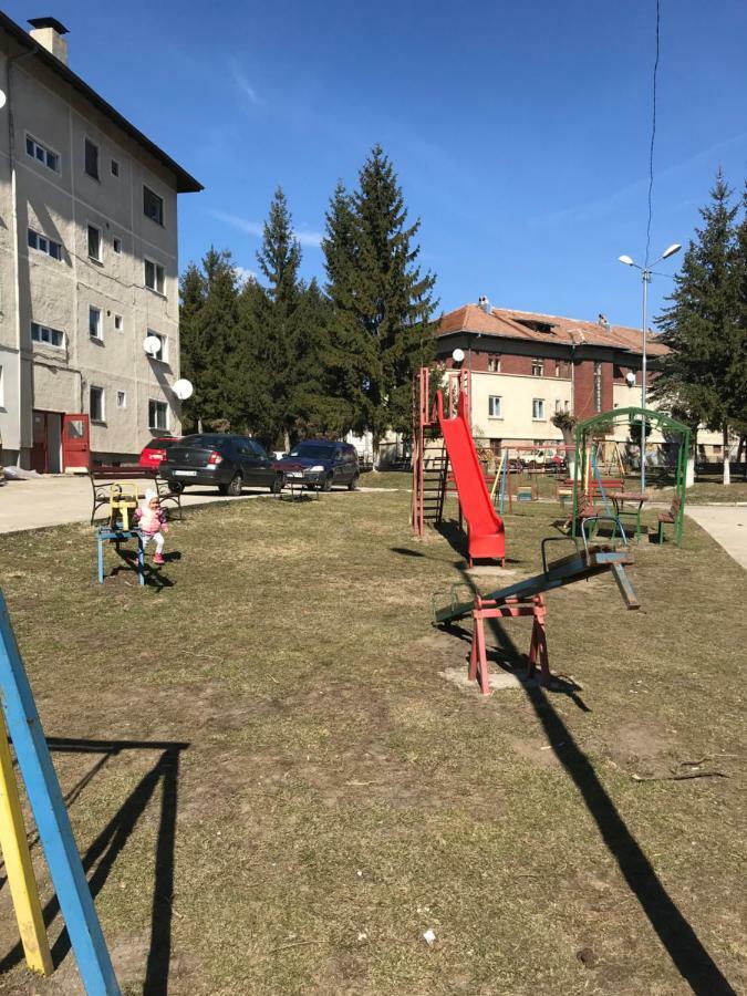 Appartement Garsoniera Mandrilor à Slănic Extérieur photo